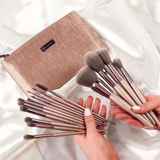 Lavish Elegance 15 Piece Brush Set With Bag